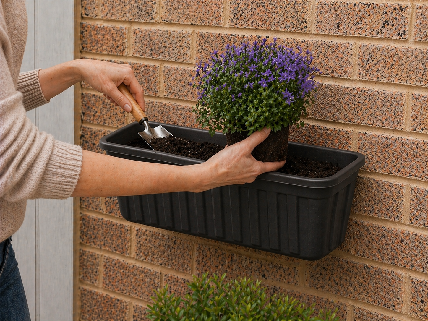 Neat Wall Planter – Plastic Hanging Plant Pot – 45cm Garden Planter – Multiple Colours – Outdoor & Indoor Use