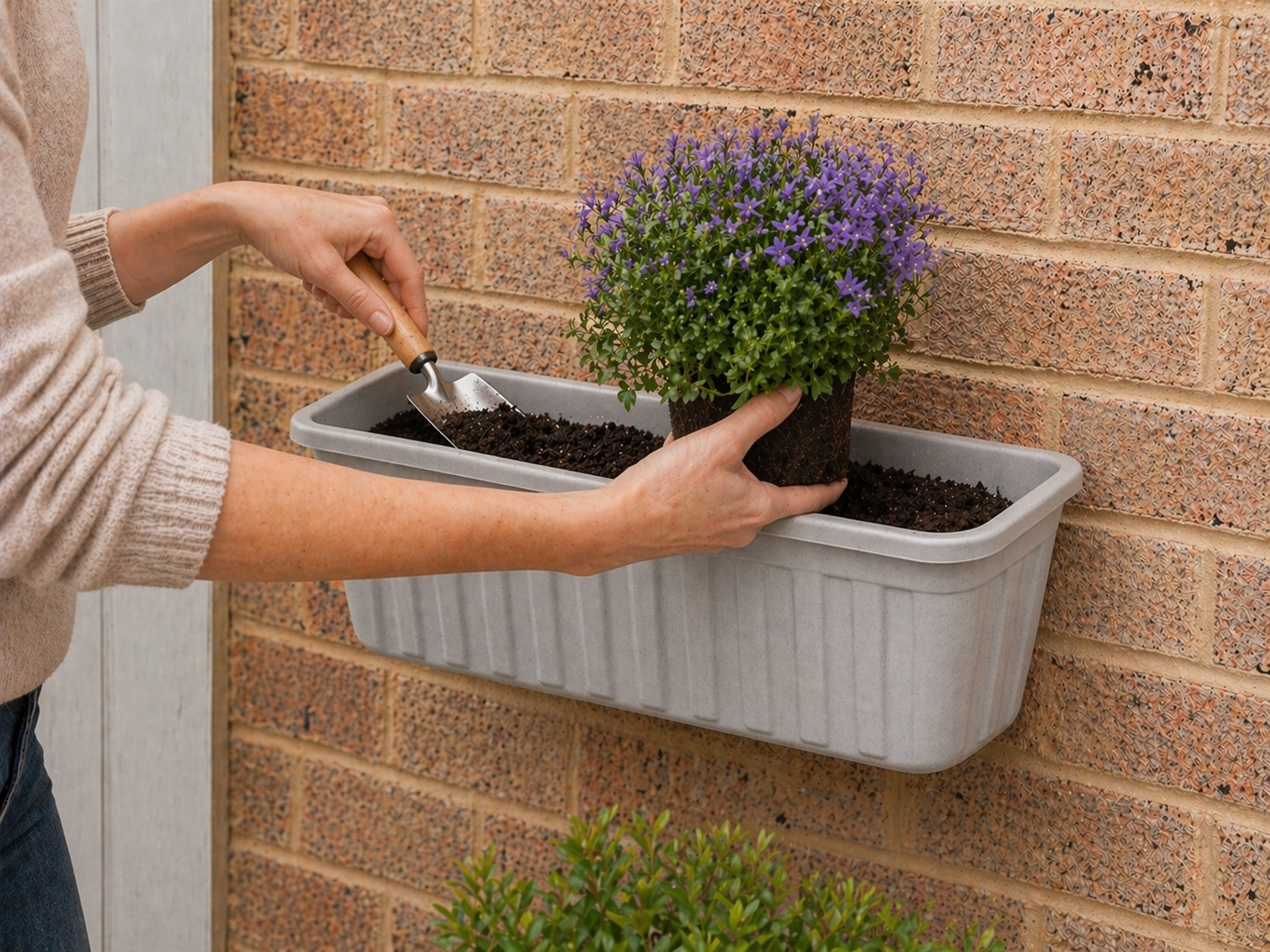 Neat Wall Planter – Plastic Hanging Plant Pot – 45cm Garden Planter – Multiple Colours – Outdoor & Indoor Use