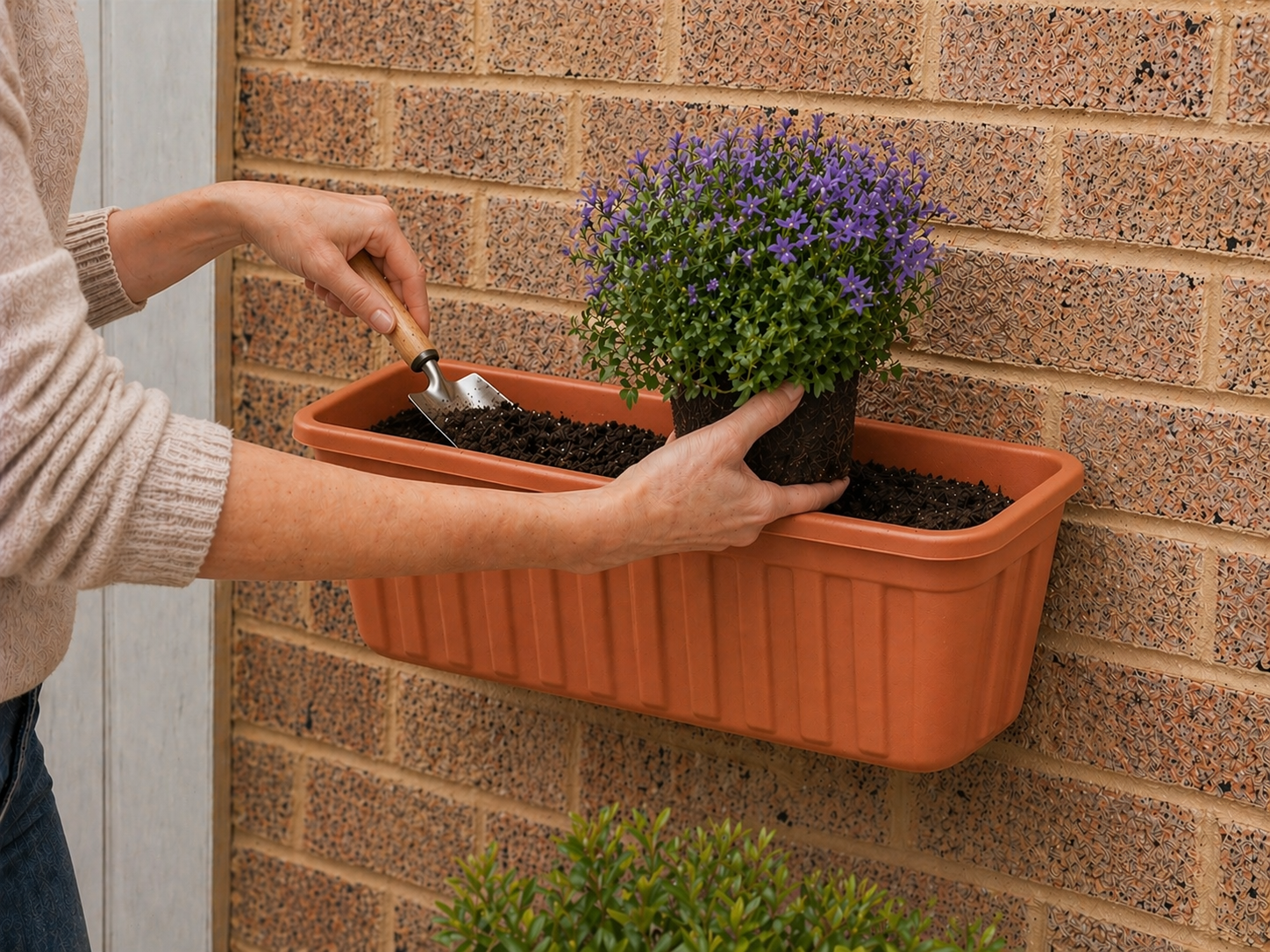 Neat Wall Planter – Plastic Hanging Plant Pot – 45cm Garden Planter – Multiple Colours – Outdoor & Indoor Use